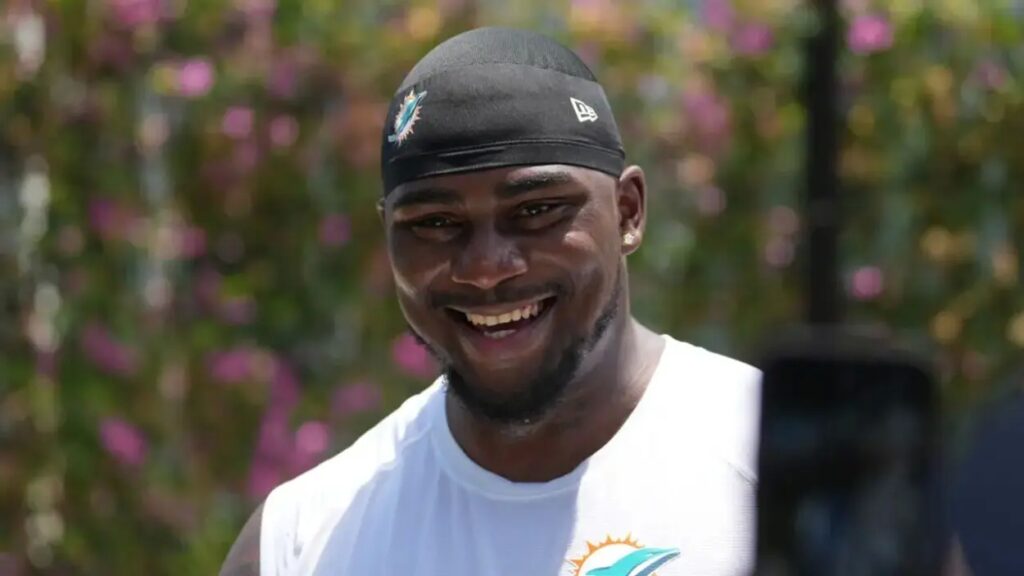 el-dominicano-bayron-matos-de-los-dolphins-regresa-tras-grave-lesion