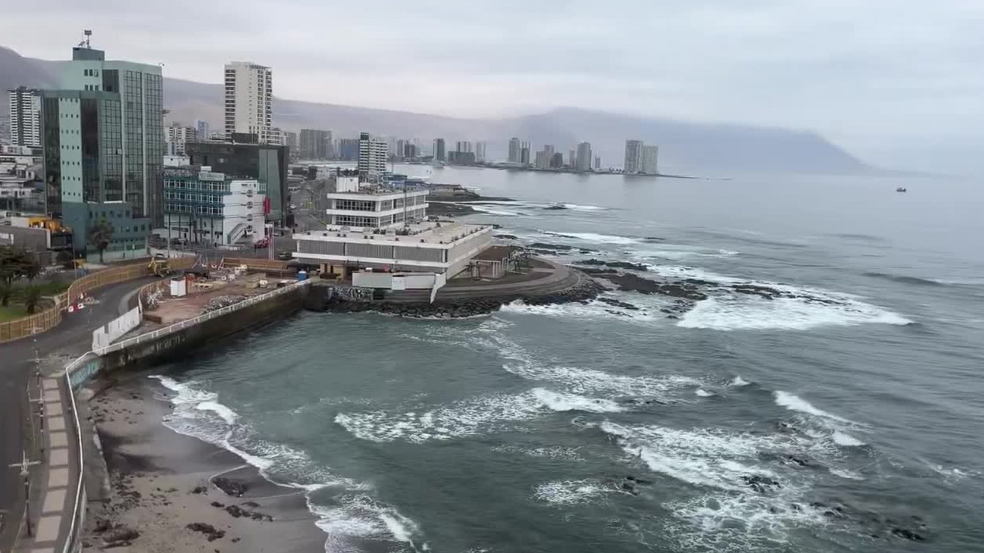 VIDEO: Alerta de tsunami activa evacuaciones en Chile: suenan alarmas y residentes huyen del borde costero
