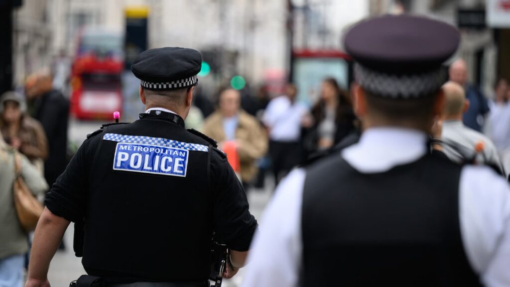 varias-personas-apunaladas-en-un-tren-en-huntingdon,-reino-unido;-hay-dos-detenidos