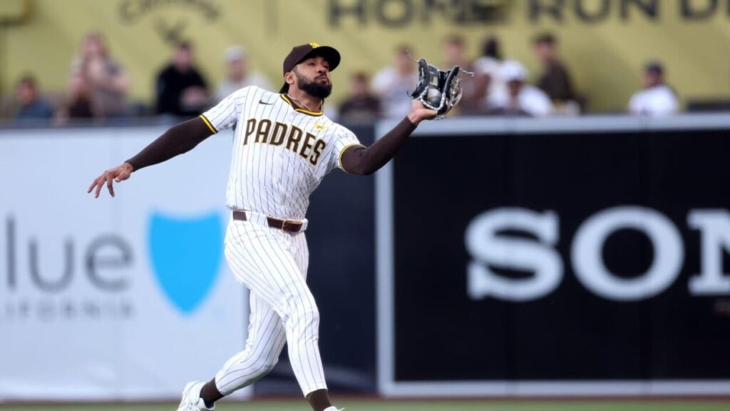 la-consistencia-defensiva-de-fernando-tatis-jr-premiada-con-otro-guante-de-oro