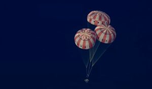 astronautas-de-artemis-ii-aterrizan-en-el-oceano-tras-mision-lunar