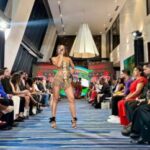Sarodj abre el desfile de Giannina Azar en Trendy Fashion Week:One Night Only al ritmo de “Baila”