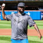 El Lápiz Consciente lanza la primera bola en el Citi Field y Juan Soto la recibe en el plato