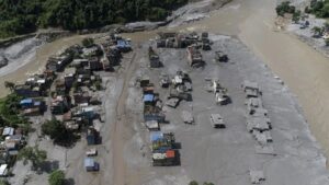 Riada en Nepal: Casi 700 muertos y labores de rescate contrarreloj