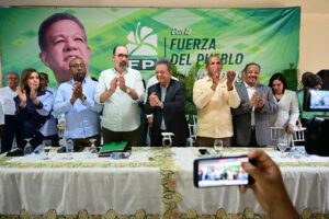 Leonel Fernández encabeza asambleas provinciales en despliegue nacional de la Fuerza del Pueblo