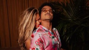 ¿Romance en puerta o colaboración musical? Las fotos de Karol G y Bruno Mars que encienden las redes