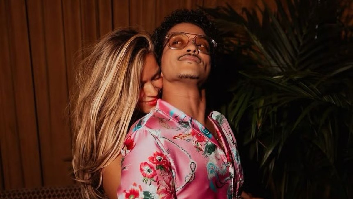 ¿Romance en puerta o colaboración musical? Las fotos de Karol G y Bruno Mars que encienden las redes