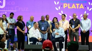 leonel-fernandez-afirma-canasta-basica-paso-de-rd$28-mil-a-rd$49-mil-y-provoca-cierre-de-comercios