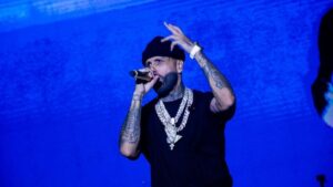 Nicky Jam pone a vibrar el Óvalo de la Feria Ganadera a ritmo de reggaetón