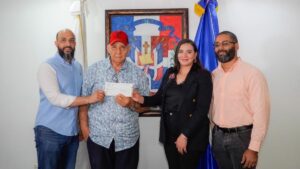 Tenía el boleto en la mano y no lo creían: banilejo gana RD$10 millones en la Lotería Nacional