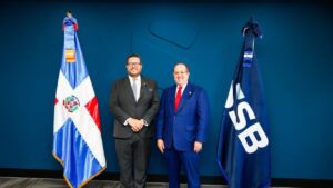 Magín Díaz juramenta a Víctor Enmanuel Cedeño Brea como nuevo superintendente de Bancos