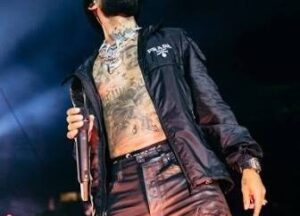 Arcángel paraliza su concierto con contundente mensaje: “Ejerciten su cerebro”