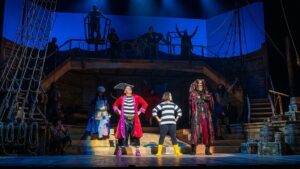 Risas, música y magia: “El Capitán Control” tomó el escenario del Teatro Nacional