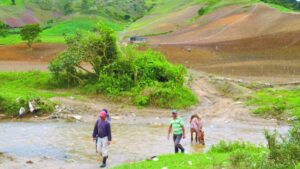 Juez dicta coerción a hombre extraía arena de río en Constanza