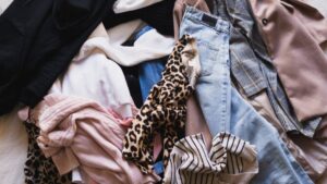 Tu clóset está lleno, pero sigues comprando: ¿Qué hay detrás?