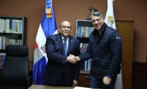 MESCyT y Arajet impulsarán formación de profesionales para expansión de la industria aeronáutica