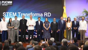 Gobierno respaldará creación de laboratorio de semiconductores propuesto por la PUCMM
