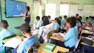 Disputa por uso del 4% y las redes sociales ahogan la calidad educativa, advierte catedrático de la UASD