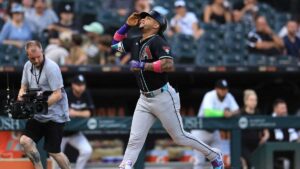Ketel Marte pega jonrón, impulsa tres carreras y se gana una gran ovación