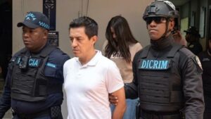 Policía apresa a tres colombianos señalados por sedar víctimas para despojarlas de sus pertenencias