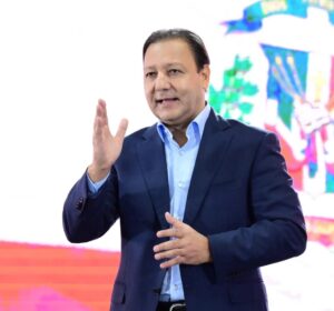 Abel Martínez llama a oposición a definir ruta ante posible segunda vuelta en 2028.