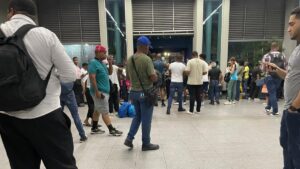 ¡servicio-gratis-en-la-linea-2-del-metro!-habilitan-pasaje-sin-costo-y-autobuses-omsa-tras-averia-electrica