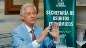 Alza de tasas de la Fed impacta economía dominicana: economista advierte presiones en dólar e inflación
