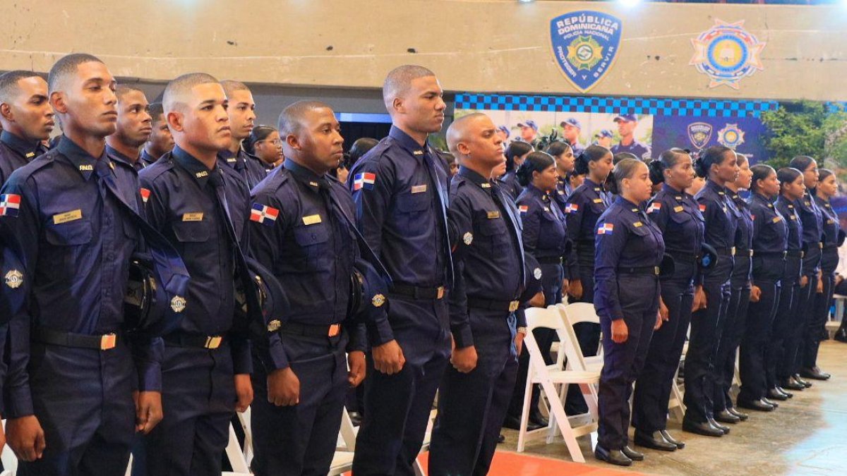Más de 12 mil graduados se suman a las filas de la Policía bajo el nuevo concepto de reforma