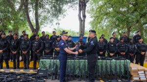 policia-combatira-delincuencia-con-rudeza:-entrega-a-sus-agentes-armas-especializadas-de-alto-calibre