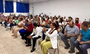 Josefina Pimentel encabeza asamblea en San Francisco de Macorís y juramenta maestros en la Fuerza del Pueblo