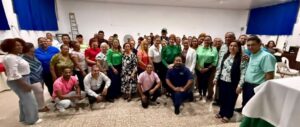 Josefina Pimentel juramenta maestros en la Fuerza del Pueblo durante asamblea en San Francisco de Macorís