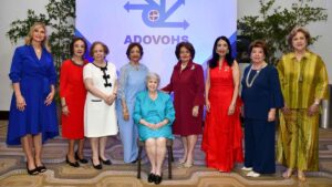 Primera Dama participa en homenaje a 11 mujeres por su entrega histórica en hospitales dominicanos