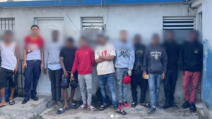 varios-jovenes-de-la-banda-“los-5.5”-se-entregan-a-la-policia-tras-ordenes-de-arresto-en-haina