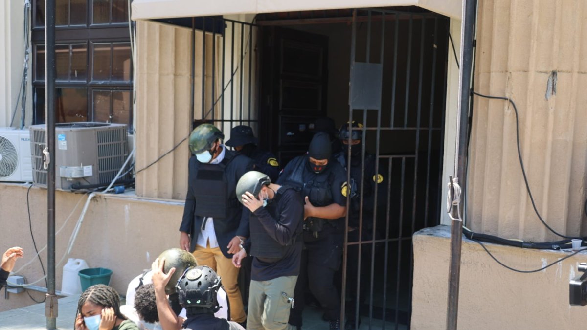 Trasladan a la Produraduría a 10 de los acusados en caso de corrupción SeNaSa