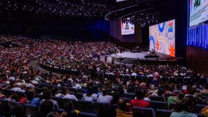 Miles de niños y padres participan en la conferencia “Liberando el Potencial de los Hijos”