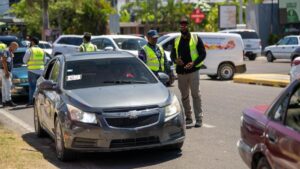 Intrant retiene 12 vehículos durante operativos de fiscalización en Santiago