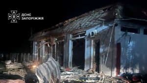 Rusia y Ucrania intercambian ataques mortales antes de la reunión de Zelenskyy con Trump