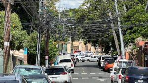 Entorno del Palacio Nacional entre la majestuosidad, el desorden urbano y las marañas de cables