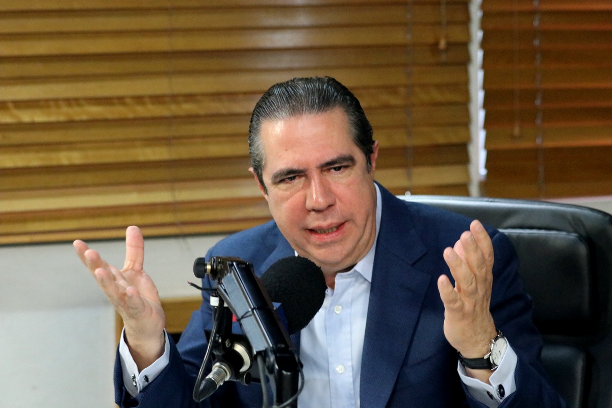 Francisco Javier denuncia mercado persa, exclusión de 500 mil personas del padrón PLD y compras de sus dirigentes