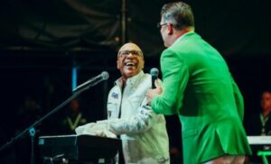 Ramón Orlando llena el Estadio Olímpico y celebra 50 años de música