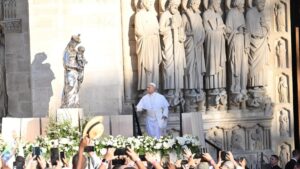El papa León XIV congrega a 80,000 jóvenes en Francia y los insta a «elegir a Jesús» ante la incertidumbre