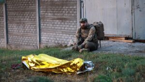 Ataques rusos y ucranianos dejan 10 muertos; Trump pide a Zelenski “llegue a un acuerdo con Putin”