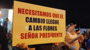 Déficit educativo en Pantoja: Más de mil estudiantes no tienen escuela; comunitarios realizan vigilia