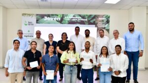 agricultores-con-edades-entre-18-y-35-anos-reciben-prestamos-por-rd$200-millones-del-banco-agricola-a-tasa-cero