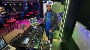 Matan a tiros a conocido DJ frente a un colmado en Santo Domingo Este