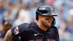 Tigres del Licey contratan a Bryan Lavastida como refuerzo