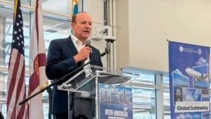 Ulises Rodríguez destaca en Miami transformación y oportunidades de Santiago