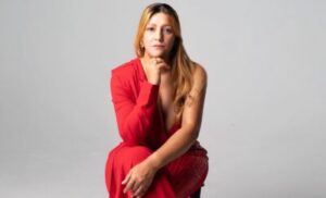 julissa-morel-es-nominada-como-comentarista-de-opinion-en-los-premios-la-flor-2026