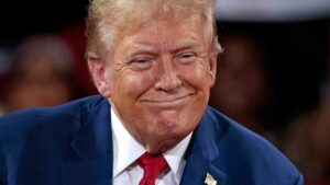 Demandan a Trump por prohibir la terapia de afirmación de género bajo Medicaid