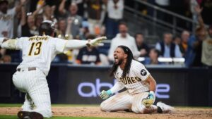 Fernando Tatis Jr. marca el ritmo de los Padres en los playoffs